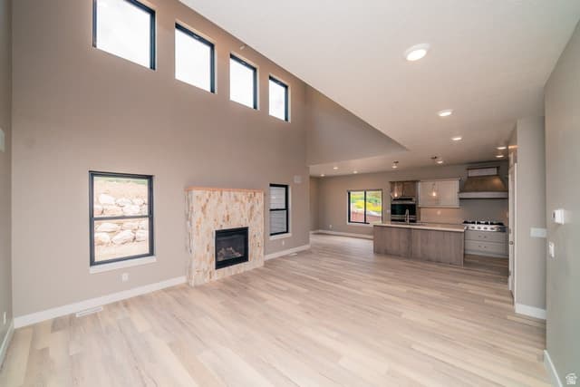 808 W 70 N photo 4
