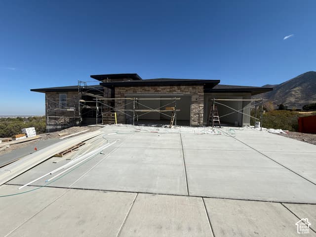 599 S OAKRIDGE DR