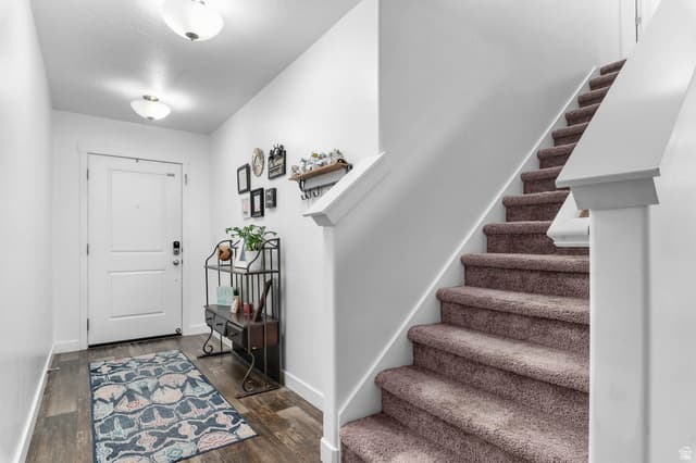 489 S DAY DREAM LN photo 4