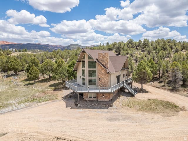 1790 E PAUNSAUGUNT CLIFFS DR
