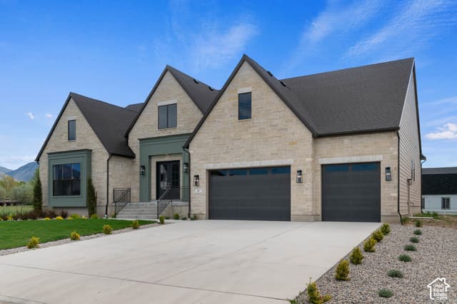 461 W SUMMIT LN photo 2