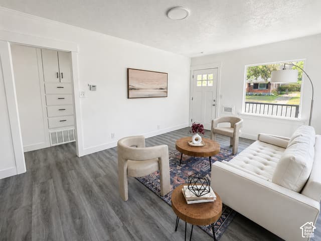 2813 FOWLER AVE photo 2