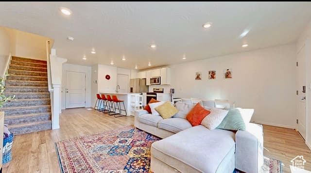 569 S MAY DR photo 2