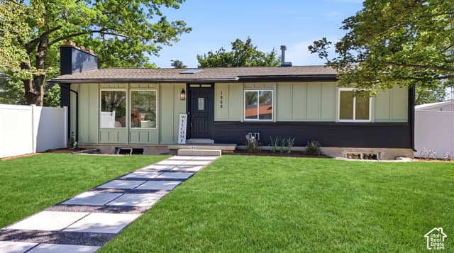 1960 E MEADOW DR photo 3