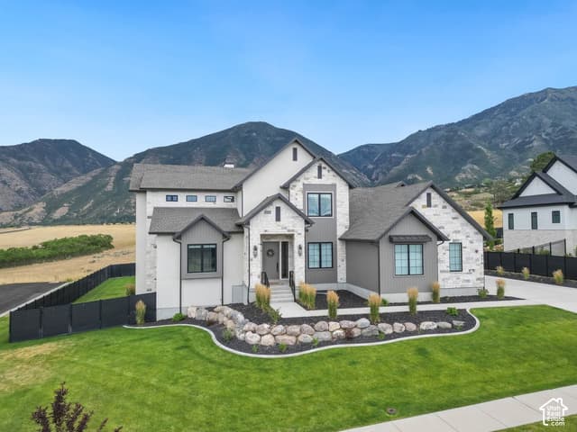 310 S AUTUMN BLAZE CIR