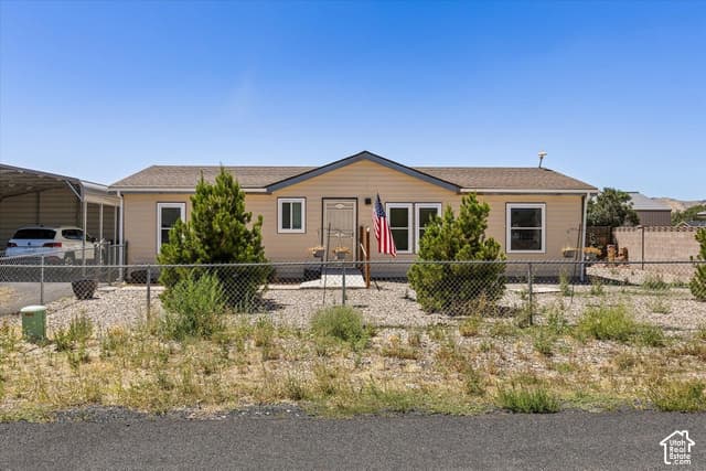 230 S 475 E photo 2
