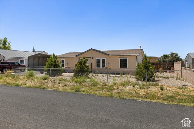 230 S 475 E photo 4
