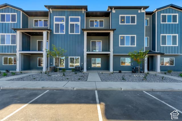 1152 W 1580 N #138