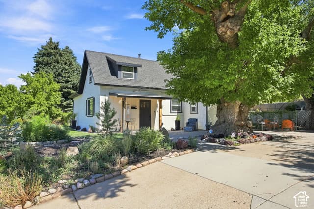 2020 ROBINS AVE photo 4