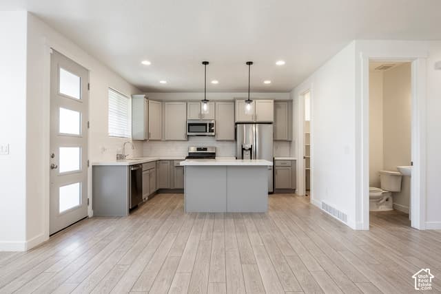 405 W 3175 N photo 2