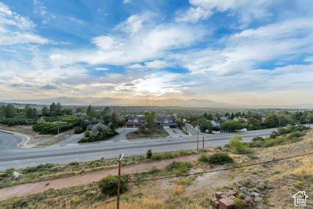 8562 KINGS COVE DR photo 3