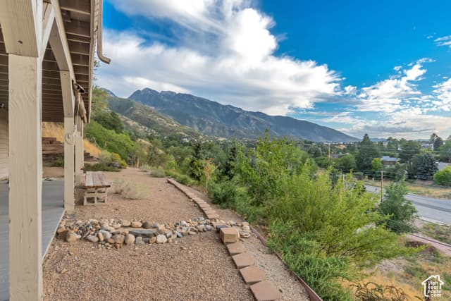 8562 KINGS COVE DR photo 2