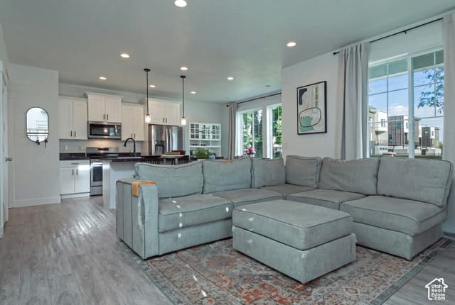 609 E MILL FARM CT #115 photo 4