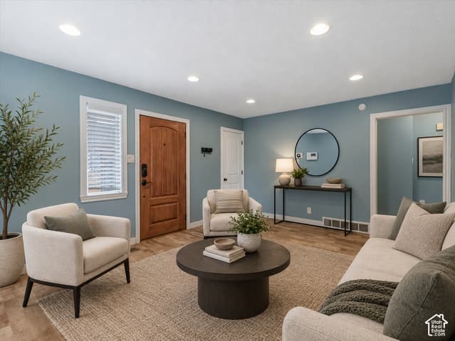 725 N LAFAYETTE DR photo 3
