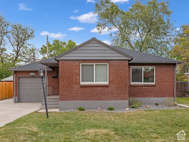 725 N LAFAYETTE DR