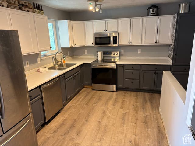 395 N LANDMARK DR photo 4