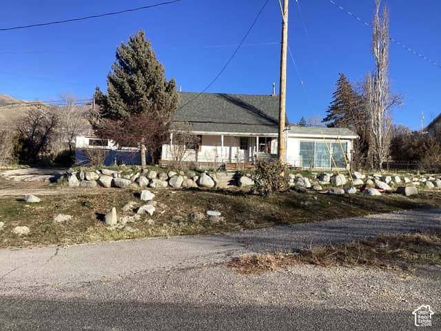 129 S GRANT AVE