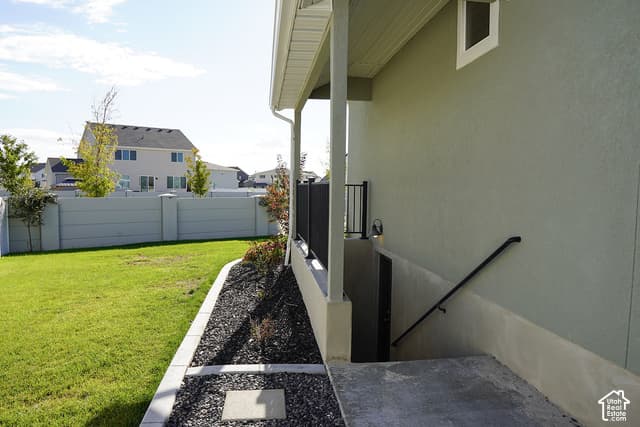 1686 E MEADOWLARK DR photo 3