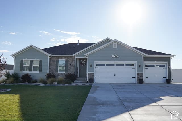 1686 E MEADOWLARK DR photo 2