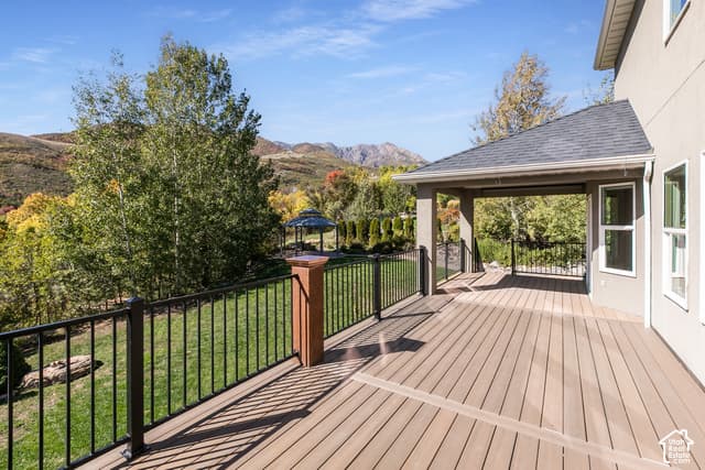 5943 N ROBINSON LN photo 3