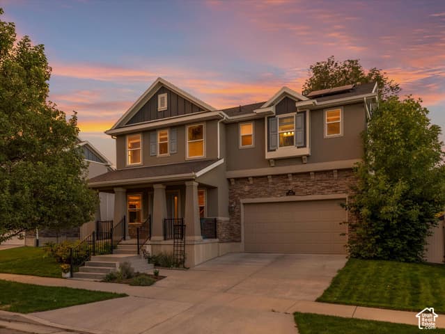 192 E FLICKER DR