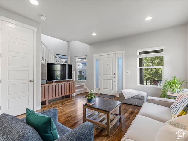 192 E FLICKER DR photo 3