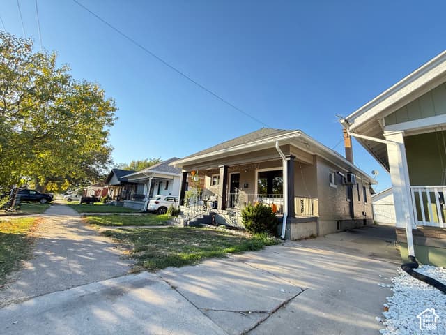 852 27TH ST photo 3