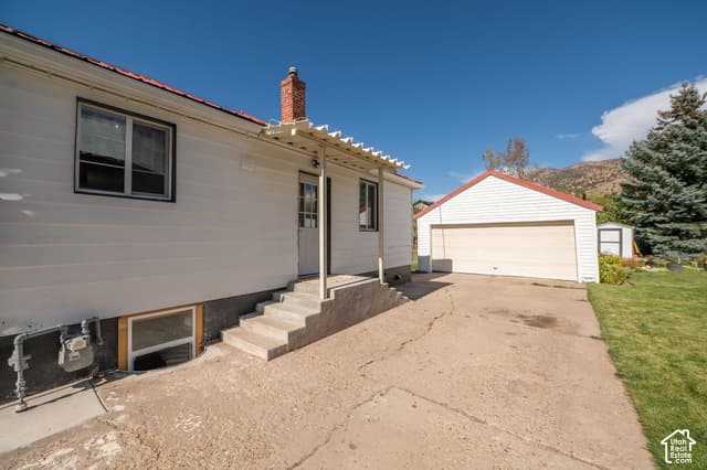 210 N 250 E photo 4