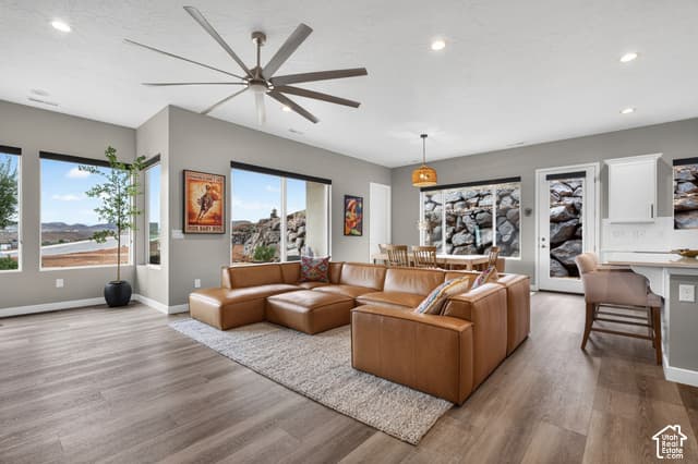 904 S WALKER WAY photo 4