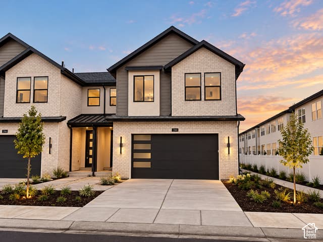 284 E LEGACY TRAIL LN #4