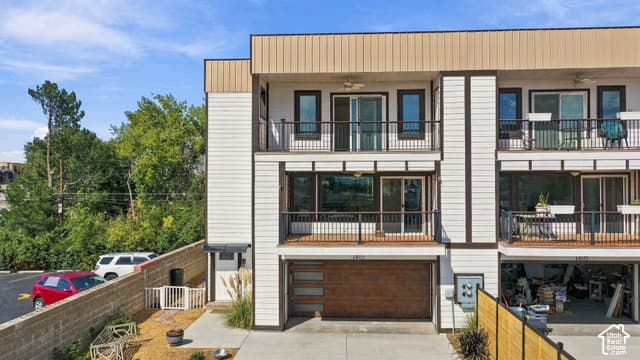 1403 E WOODLAND AVE
