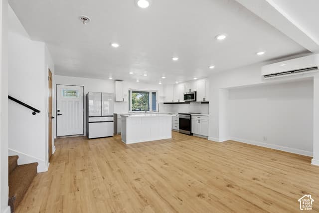 1403 E WOODLAND AVE photo 3