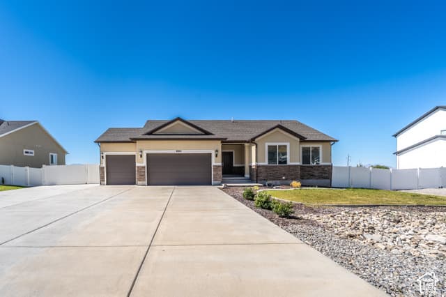 8285 N LAKESHORE DR