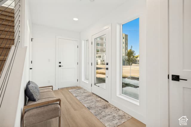 135 W GOLTZ AVE #101 photo 4