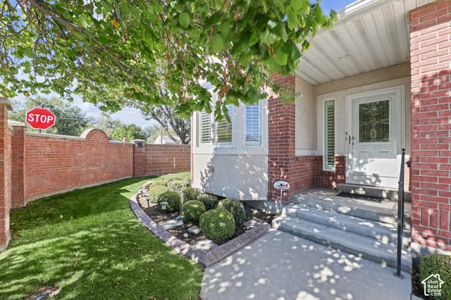 1692 W PEACEFUL VIEW WAY photo 2