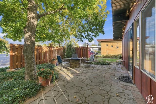 848 JUNIPER DR photo 4