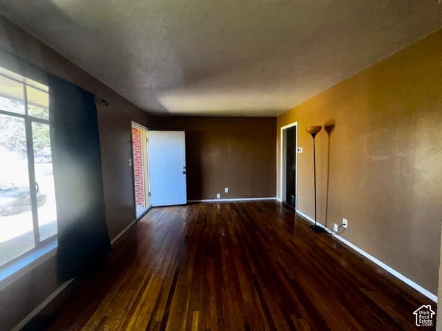 1027 NORTH ST photo 4
