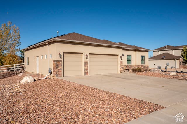 946 S 4375 W photo 2