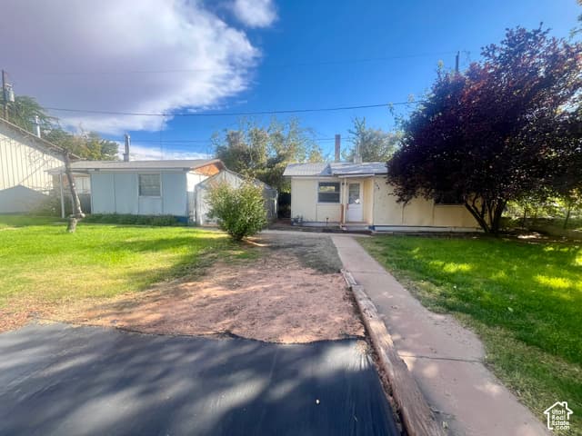 252 E 100 N photo 3