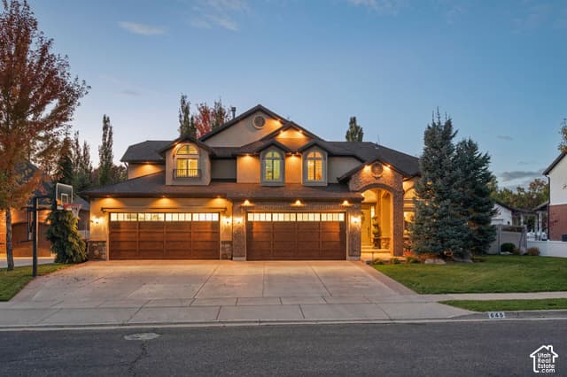 645 E WOODLAND VALLEY DR