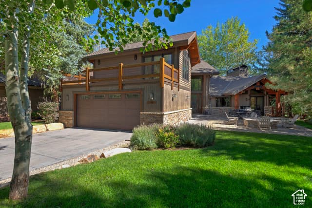 2122 WEBSTER DR