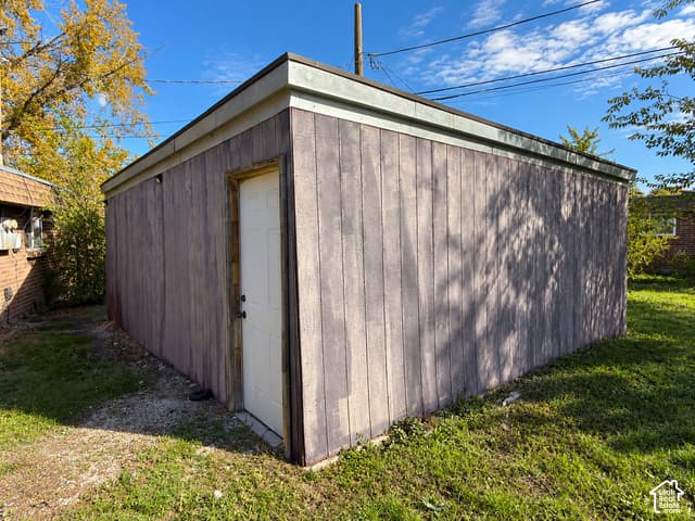 1595 S RIVERSIDE DR photo 3