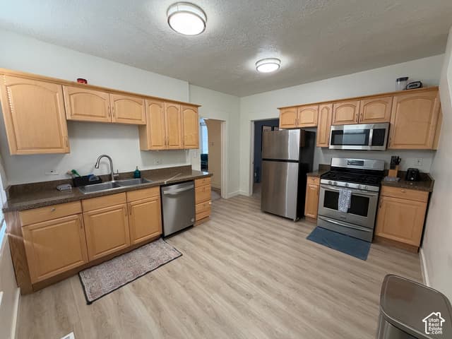 334 N 300 W photo 3