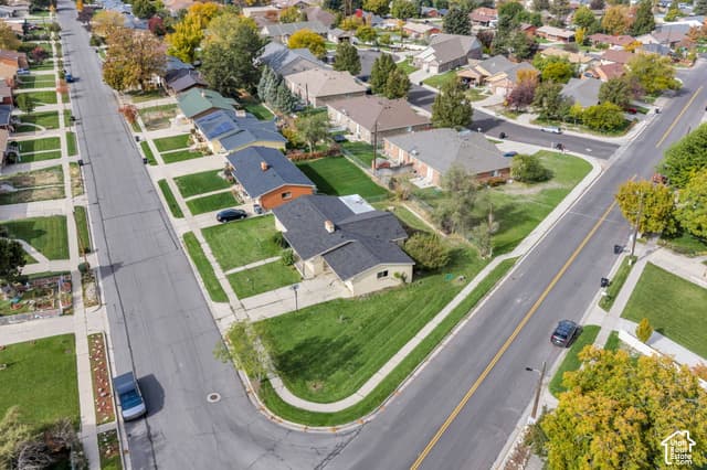 1205 HILLCREST DR photo 3