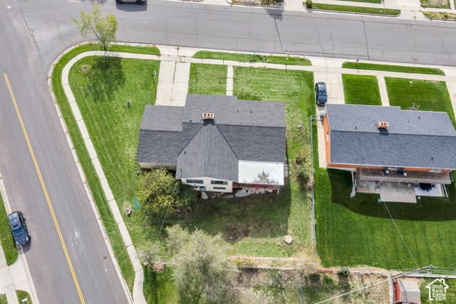 1205 HILLCREST DR photo 4