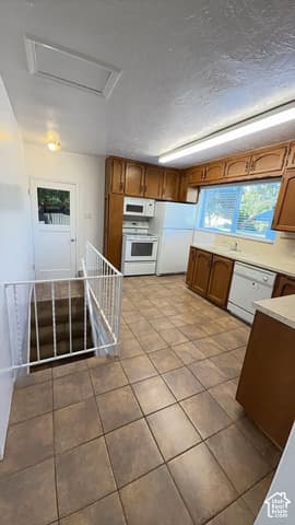 1374 MAPLE DR photo 2