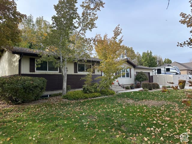 11220 S LUCAS LN
