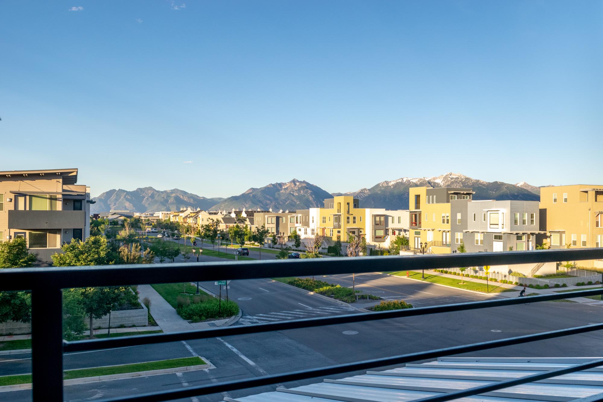 Daybreak Downtown Townhomes 8 Save Thousands With Communnie.