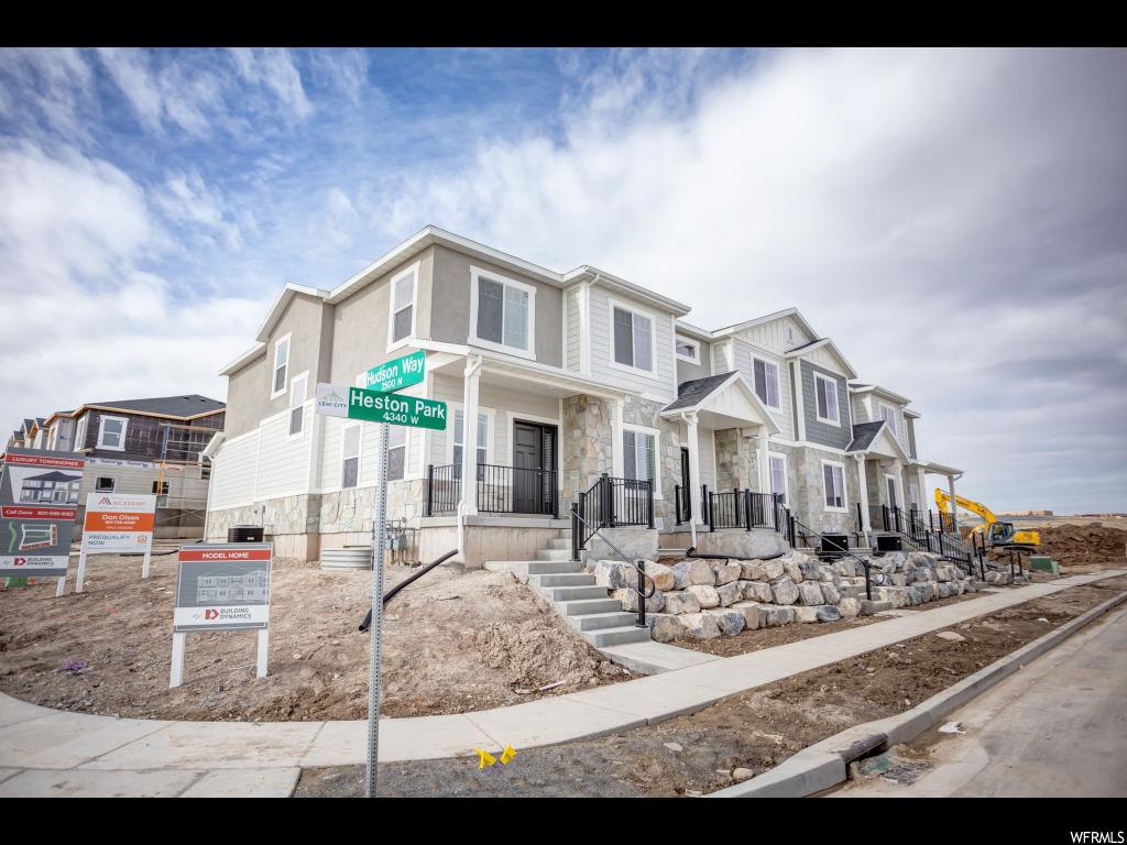 Townhomes At Holbrook Farms