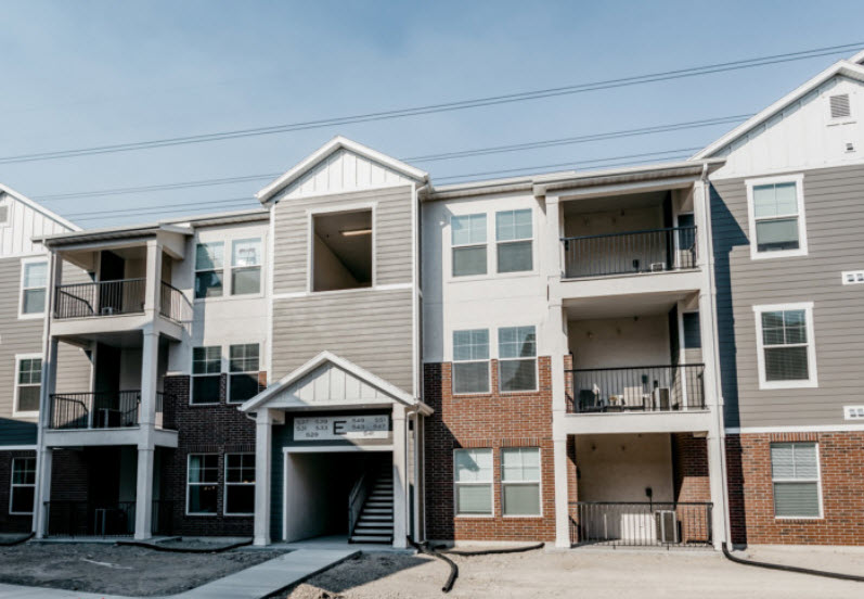 Lakefront Condos Save Thousands With Communnie.